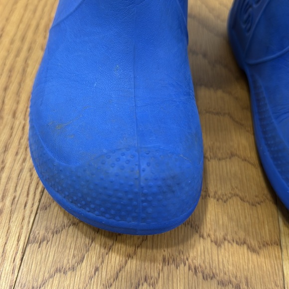 Kids Toddler boys bright blue Crocs rainboots size 12 - Picture 2 of 13